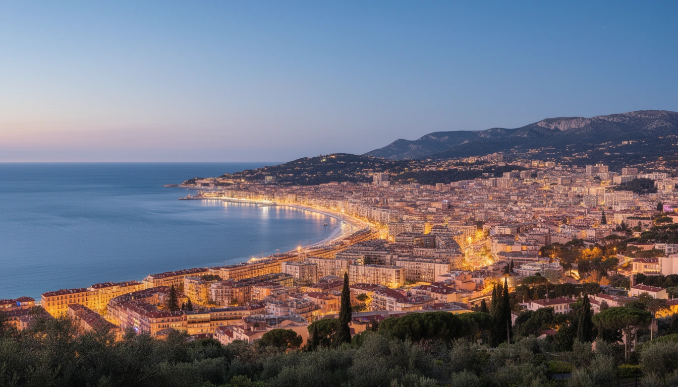Tour de Barco Noturno em Nice - Imagem 1